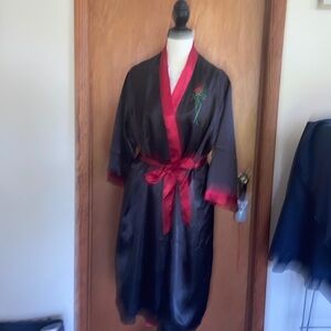 NWOT/ Beautiful Satin-look robe